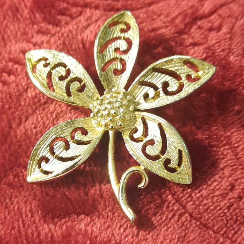 Silver Tone Flower Brooch/Pin
